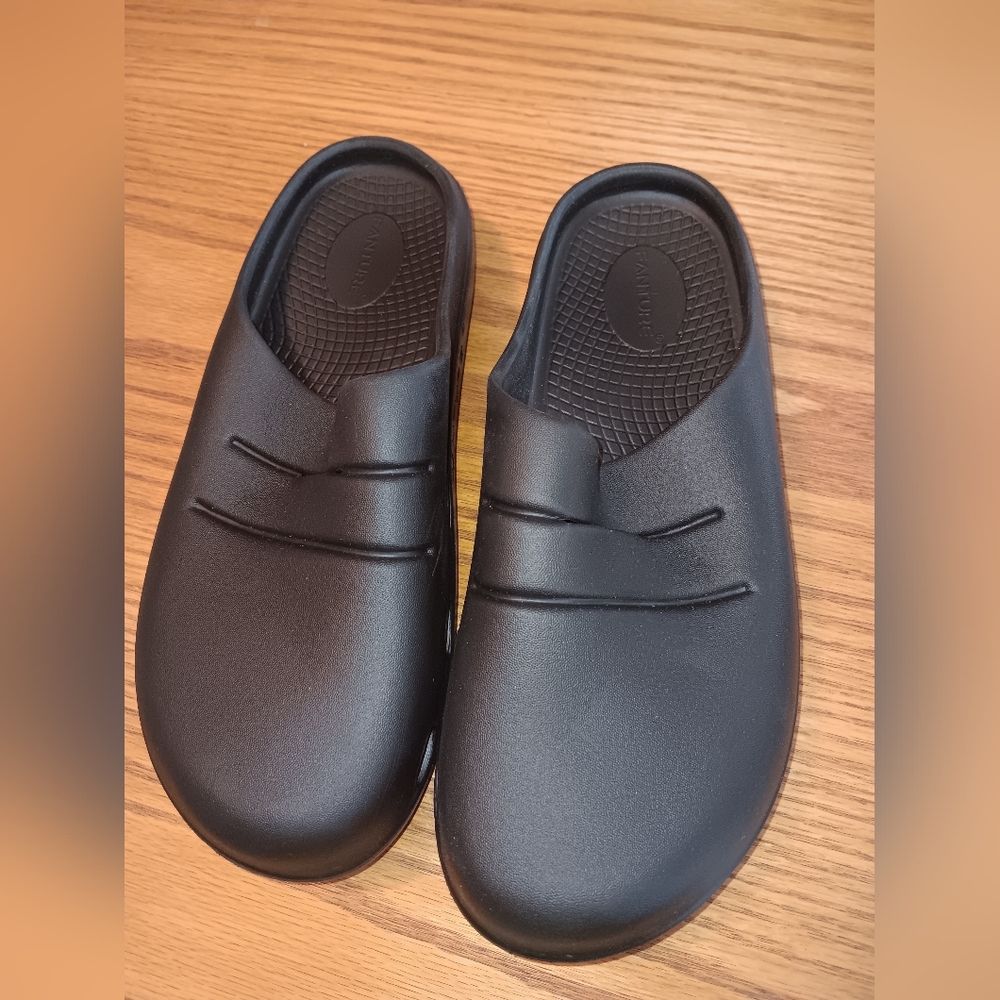 Black Slip-On Comfort Clogs New